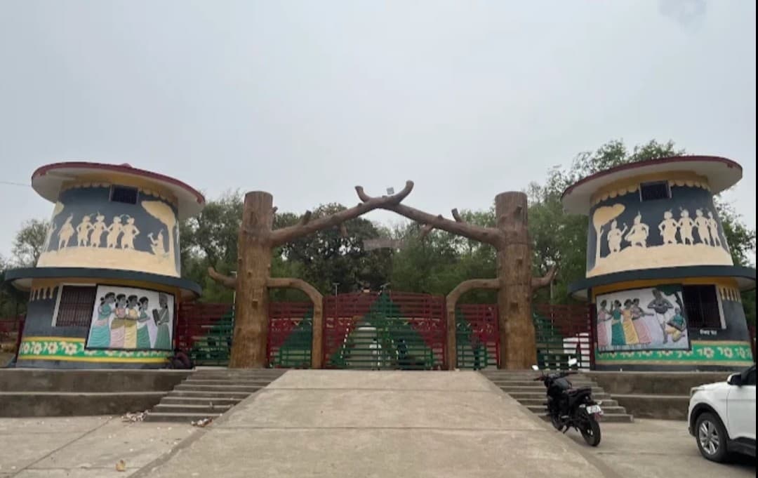 Rajmahal Hills Fossil Park — Gondwana plant fossil impressions in rock face, Sahibganj district, Jharkhand