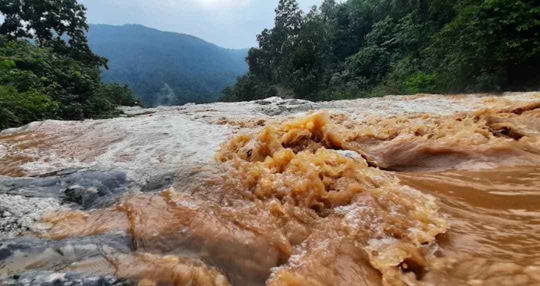 Lavapani Waterfall — seasonal cascade in Lohardaga plateau forest, Jharkhand