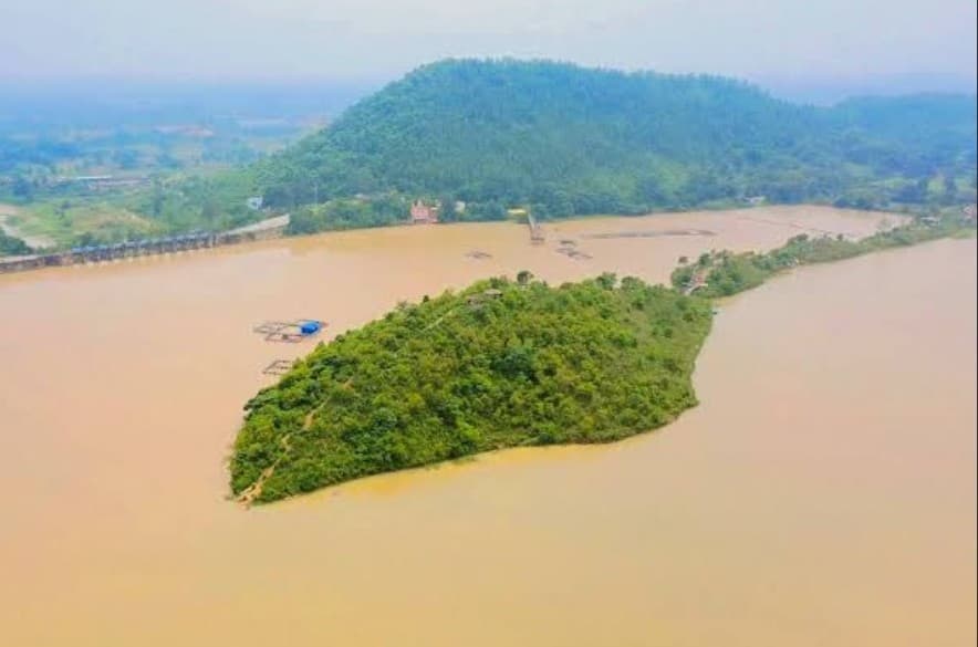 Kechki River Confluence Palamu — sacred river meeting point of Kechki stream and North Koel with rocky ghat, Jharkhand