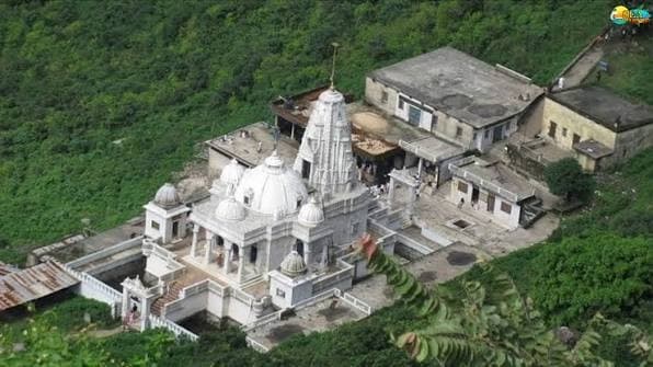 Parasnath Hill (Shikharji) — Jharkhand's highest peak and holiest Jain pilgrimage site, Giridih district