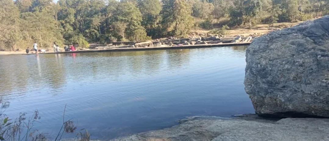 Rani Falls — single-stream waterfall with natural pool in sal forest, Khunti district, Jharkhand