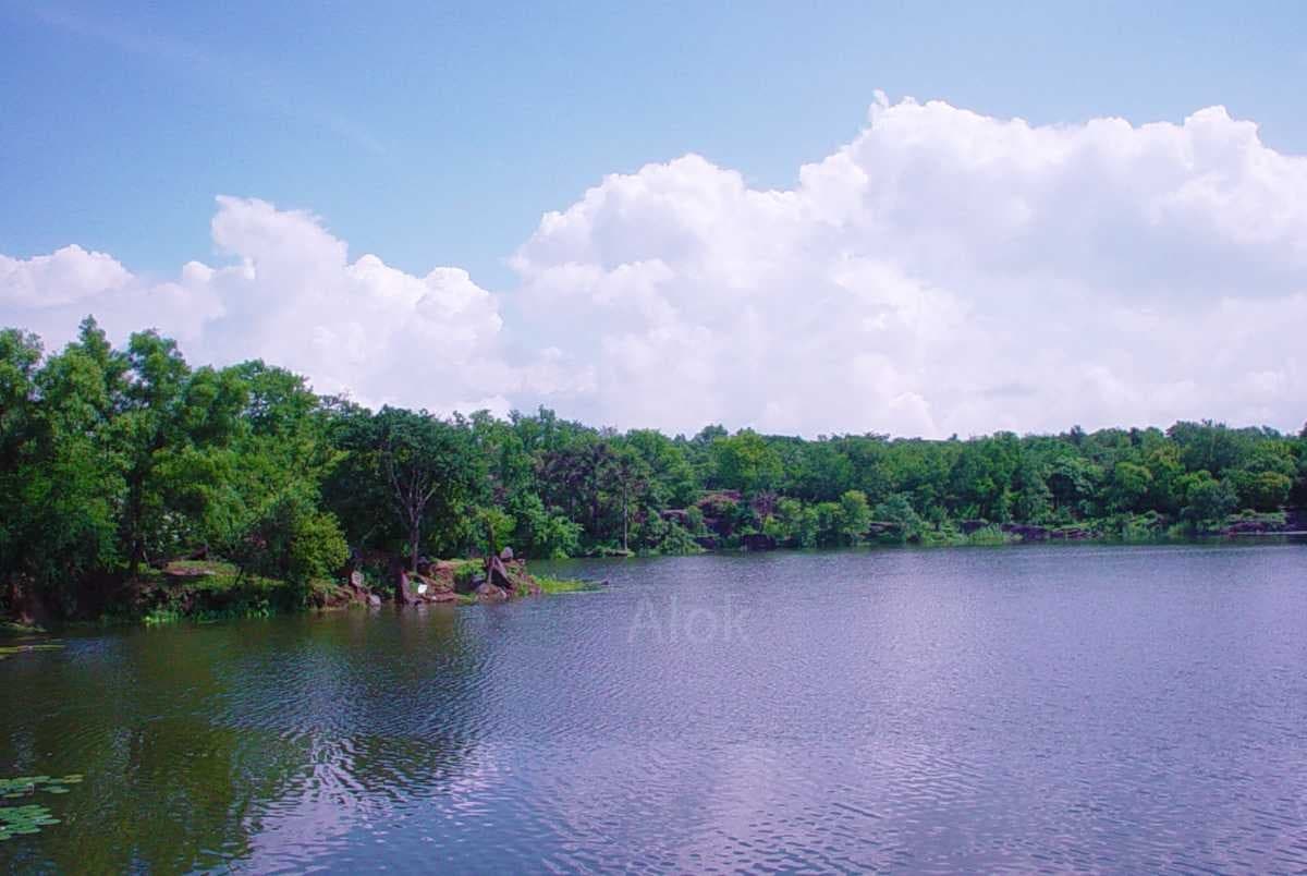Hudco Lake Jamshedpur — urban lake with promenade and surrounding trees in HUDCO residential area, East Singhbhum, Jharkhand
