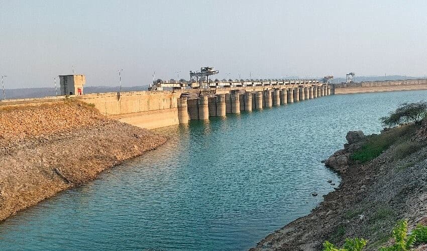 Banasagar Dam Garhwa — Son River reservoir against Vindhyan sandstone hills, western Jharkhand